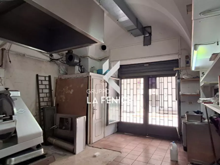 Immagine 23 di Negozio in vendita  in via Alberobello a Locorotondo