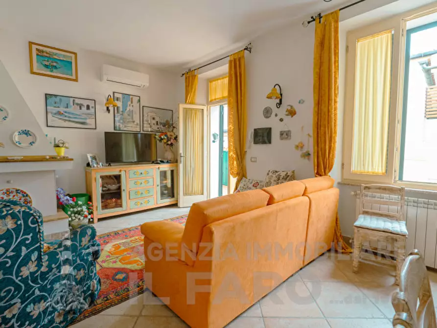 Immagine 8 di Casa trifamiliare in vendita  in Via Principe Amedeo 35 a La Maddalena