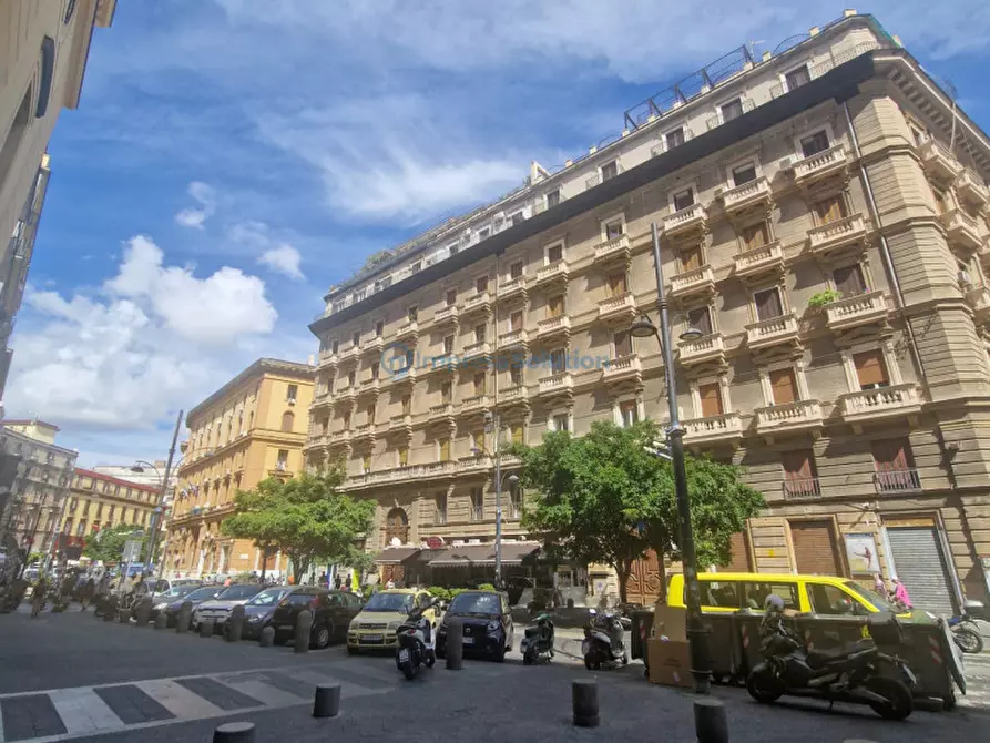 Immagine 1 di Negozio in affitto  in Via Santa Lucia a Napoli