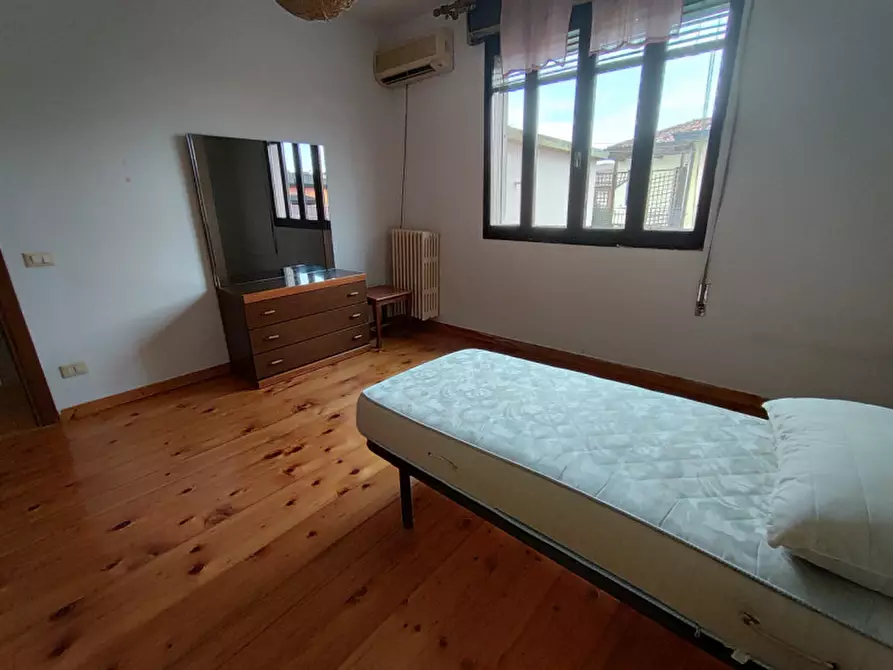 Immagine 5 di Camera in affitto  in Via Tito Poggi a Padova