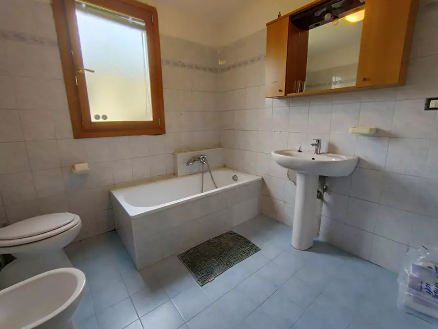 Immagine 12 di Camera in affitto  in Via Tito Poggi a Padova