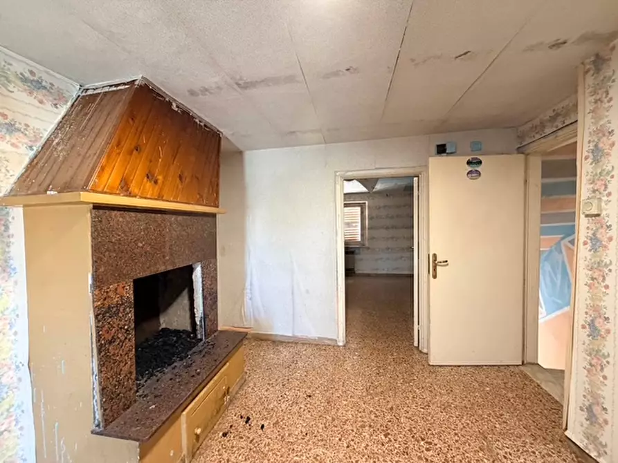 Immagine 18 di Rustico / casale in vendita  a Trecastelli