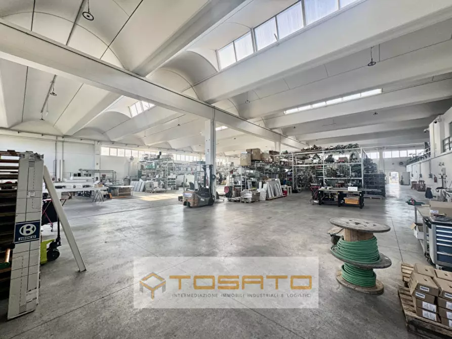 Immagine 2 di Capannone industriale in vendita  a Bovolone