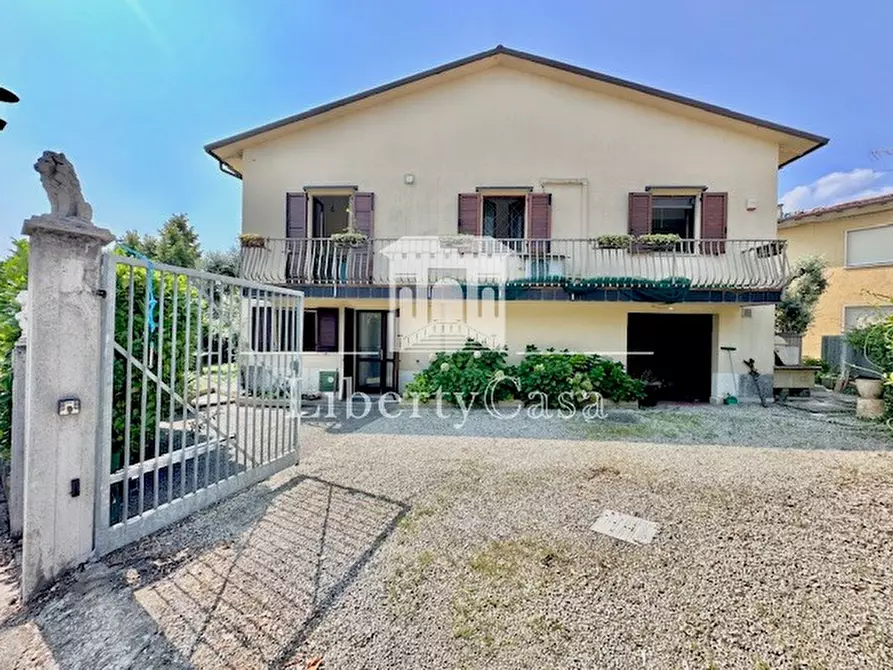 Immagine 1 di Villa in vendita  in Via Alcide de Gasperi a San Felice Del Benaco