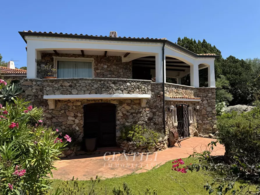 Immagine 2 di Villa in vendita  a Arzachena
