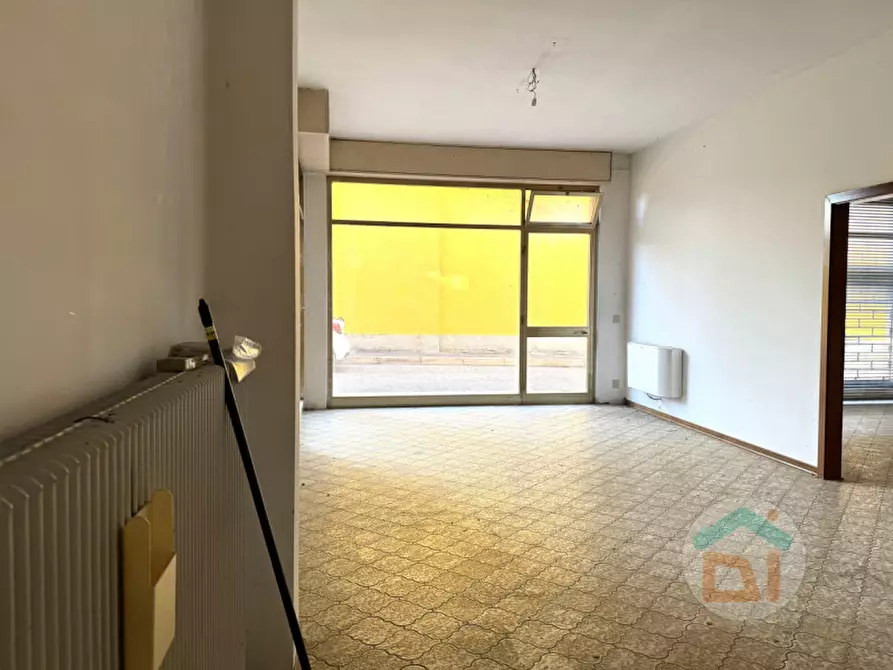 Immagine 15 di Negozio in vendita  in Via Valdemarin a Romans D'isonzo