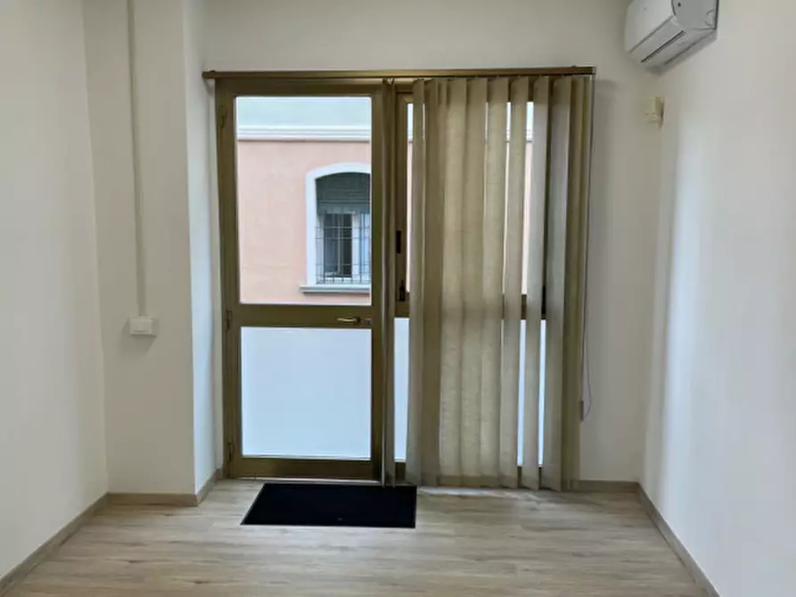 Immagine 3 di Ufficio in affitto  in piazza martiri a Casalgrande