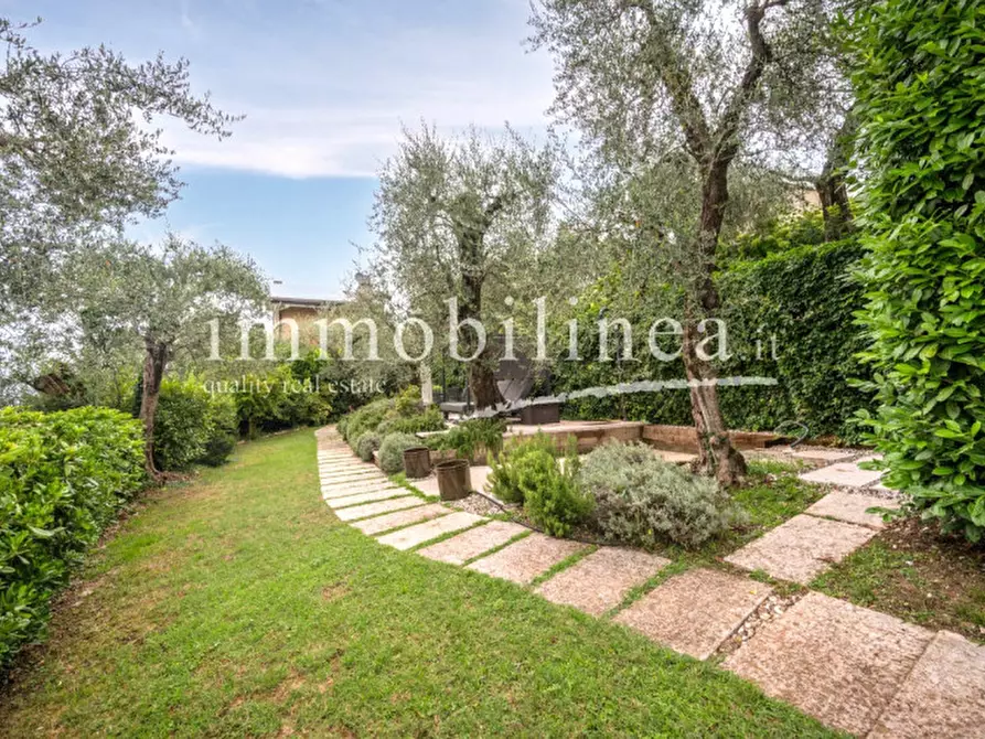 Immagine 10 di Attico in vendita  in Via Cesare Lombroso 17 a Torri Del Benaco