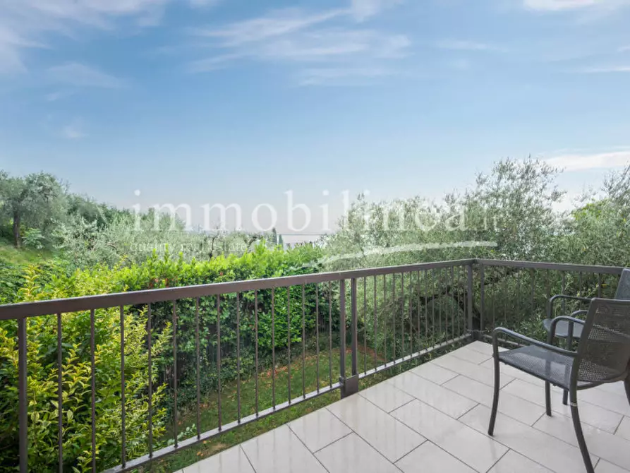 Immagine 14 di Attico in vendita  in Via Cesare Lombroso 17 a Torri Del Benaco