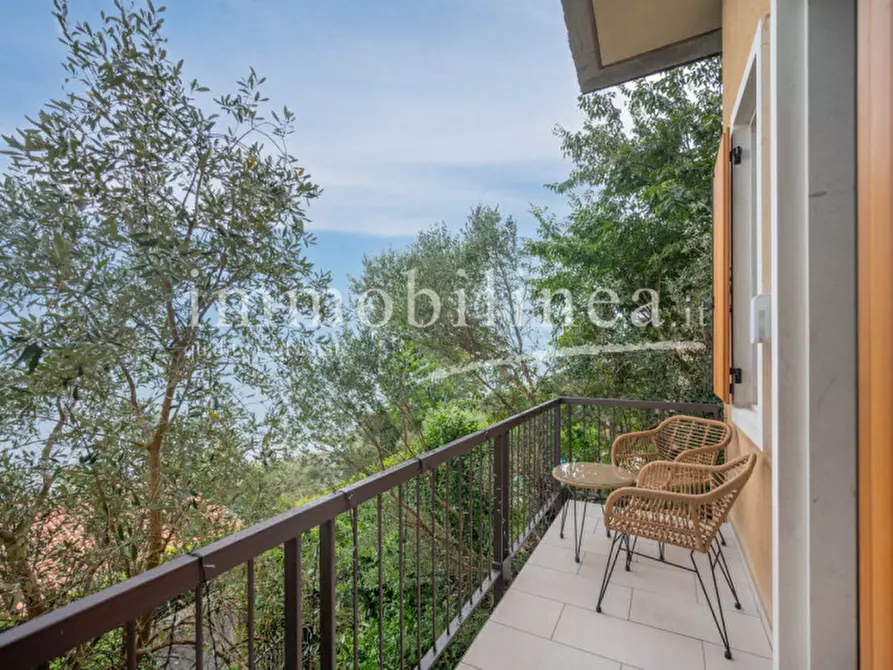 Immagine 15 di Attico in vendita  in Via Cesare Lombroso 17 a Torri Del Benaco