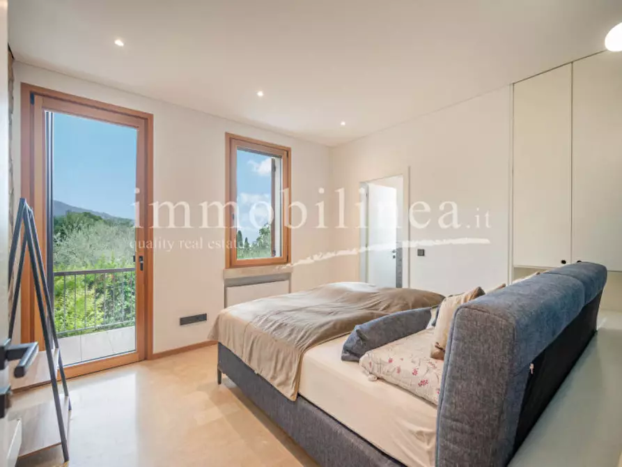 Immagine 17 di Attico in vendita  in Via Cesare Lombroso 17 a Torri Del Benaco