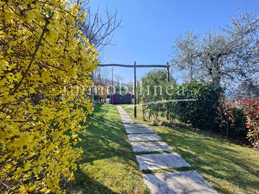 Immagine 17 di Attico in vendita  in Via Cesare Lombroso 17 a Torri Del Benaco