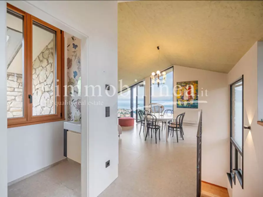 Immagine 29 di Attico in vendita  in Via Cesare Lombroso 17 a Torri Del Benaco