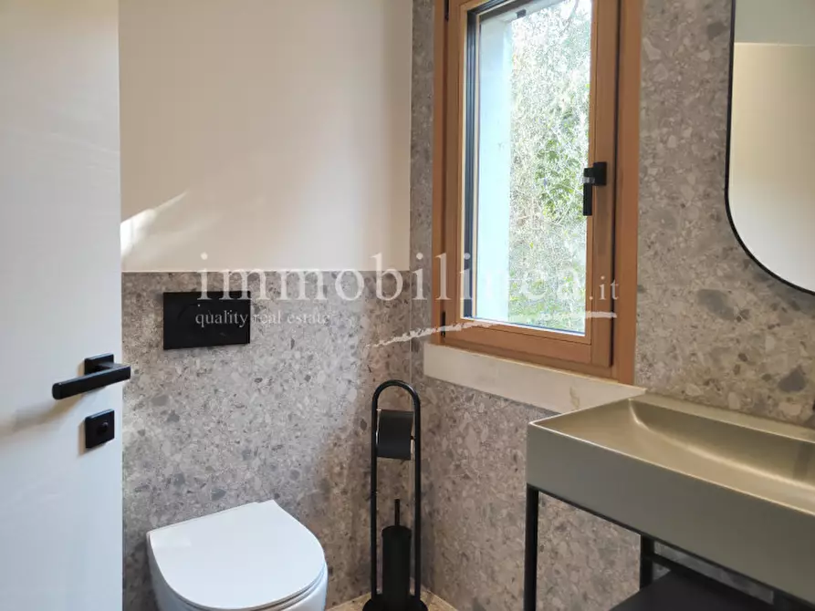 Immagine 33 di Attico in vendita  in Via Cesare Lombroso 17 a Torri Del Benaco