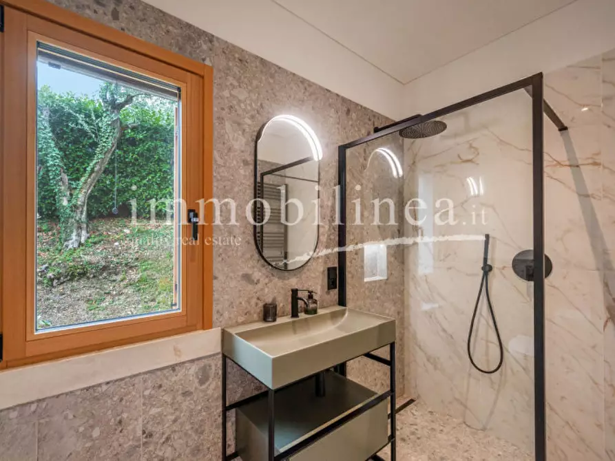 Immagine 37 di Attico in vendita  in Via Cesare Lombroso 17 a Torri Del Benaco