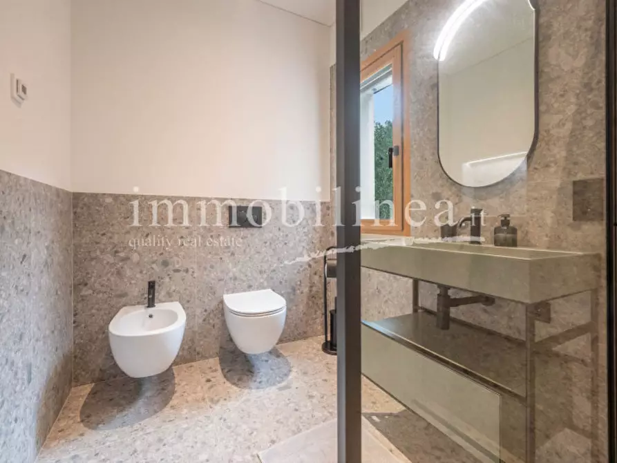 Immagine 38 di Attico in vendita  in Via Cesare Lombroso 17 a Torri Del Benaco