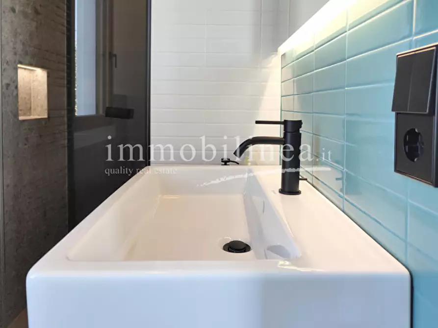 Immagine 54 di Attico in vendita  in Via Cesare Lombroso 17 a Torri Del Benaco