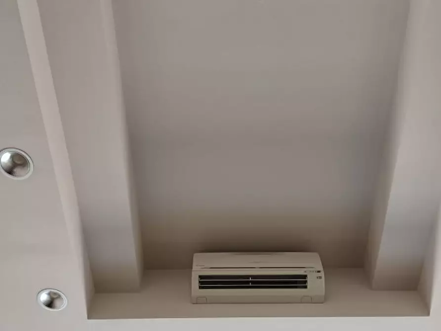 Immagine 12 di Negozio in vendita  in Piazza Luigi Ferrari a Rimini