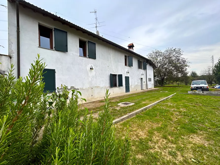 Immagine 1 di Villa in vendita  a Garlasco