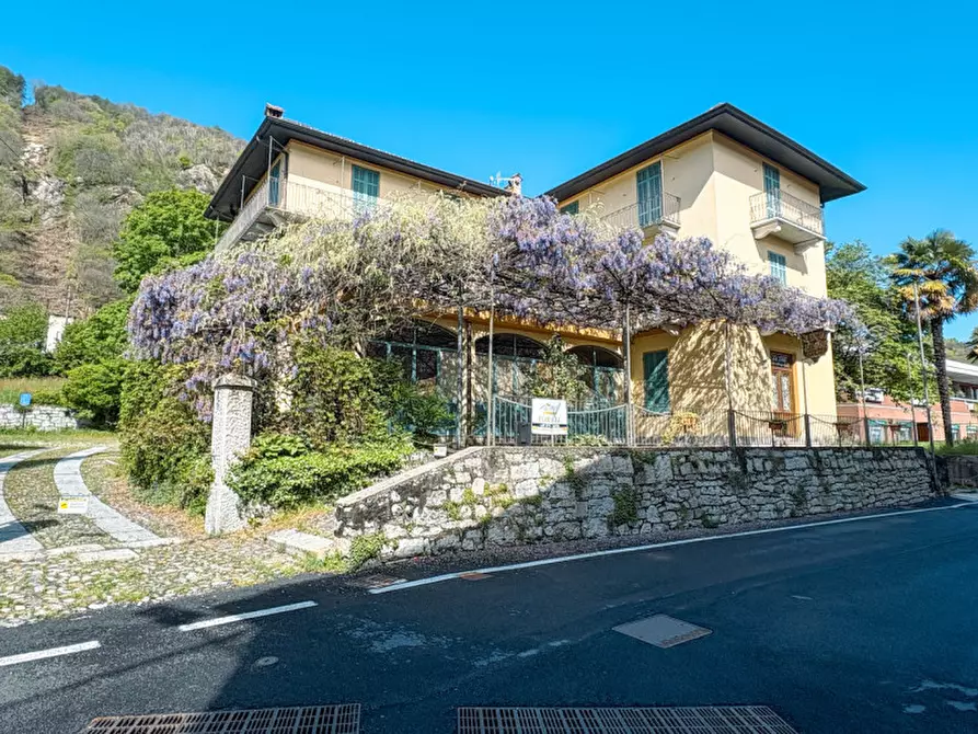 Immagine 2 di Hotel in vendita  in Via Pietro Durio, 67 a Pella