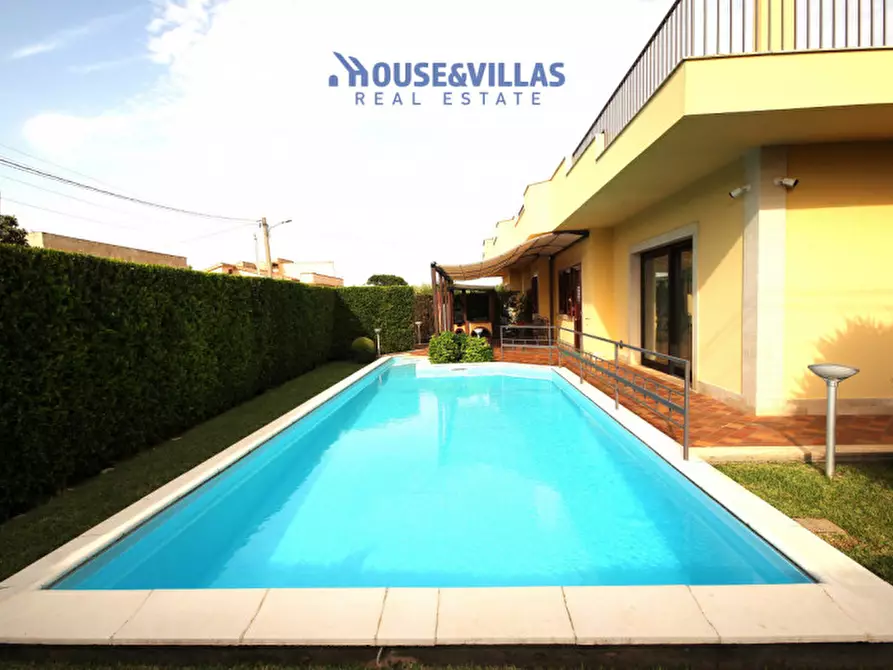 Immagine 1 di Villa in vendita  in contrada chiusa di carlo a Avola