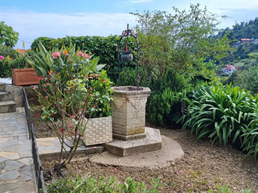 Immagine 2 di Villa in vendita  in Periferia nord a San Remo