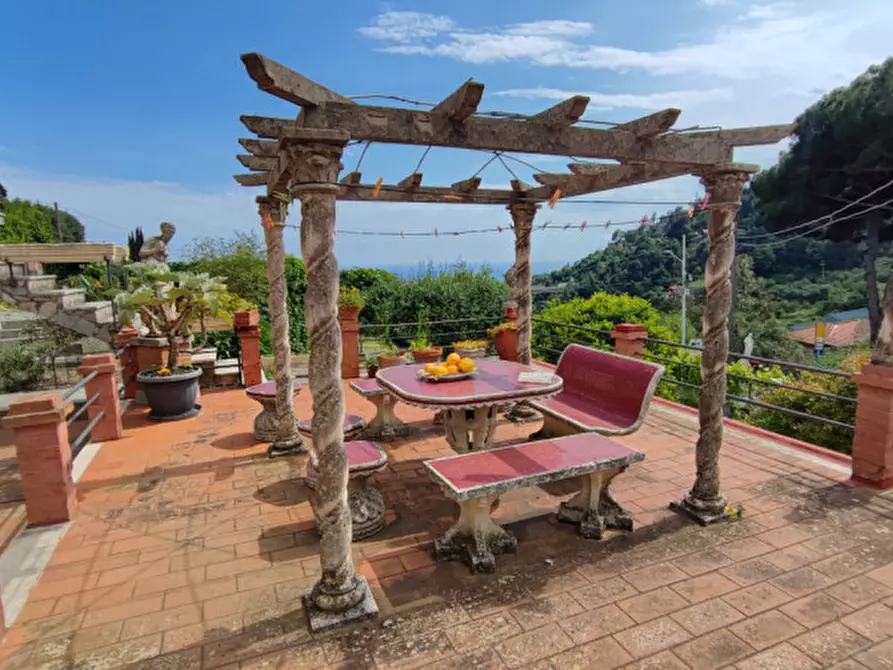 Immagine 3 di Villa in vendita  in Periferia nord a San Remo