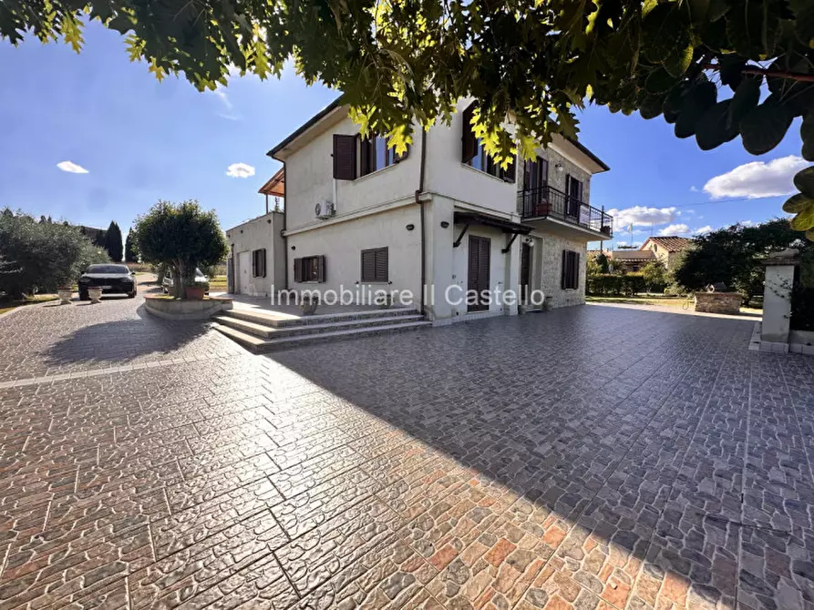 Immagine 3 di Casa indipendente in vendita  a Castiglione Del Lago