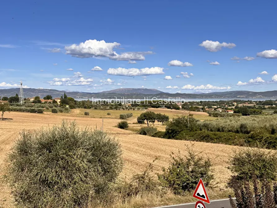 Immagine 4 di Casa indipendente in vendita  a Castiglione Del Lago