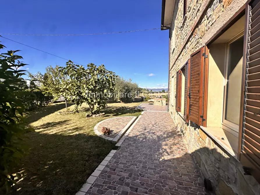 Immagine 5 di Casa indipendente in vendita  a Castiglione Del Lago