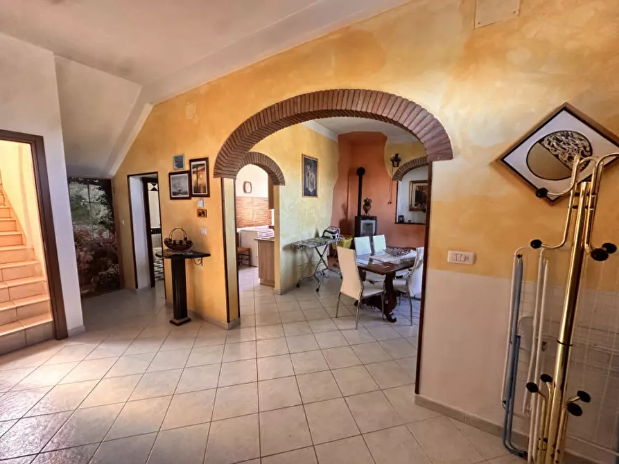 Immagine 6 di Casa indipendente in vendita  a Castiglione Del Lago