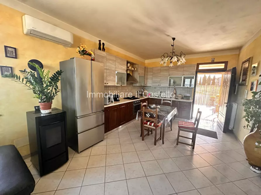 Immagine 7 di Casa indipendente in vendita  a Castiglione Del Lago