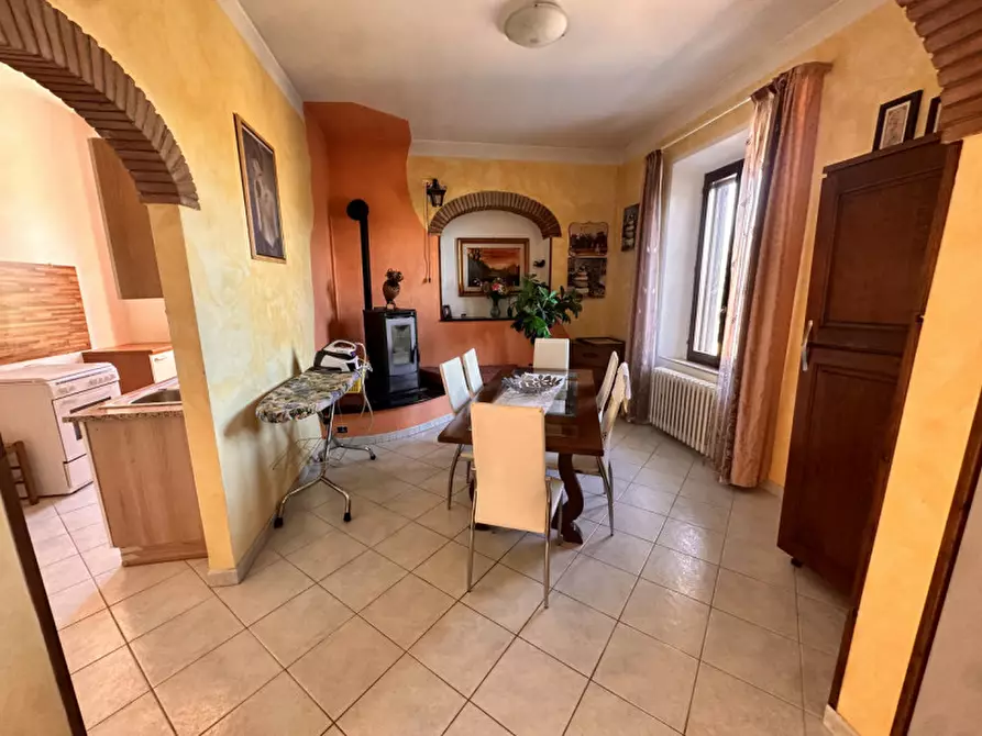 Immagine 8 di Casa indipendente in vendita  a Castiglione Del Lago