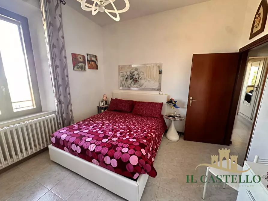 Immagine 9 di Casa indipendente in vendita  a Castiglione Del Lago