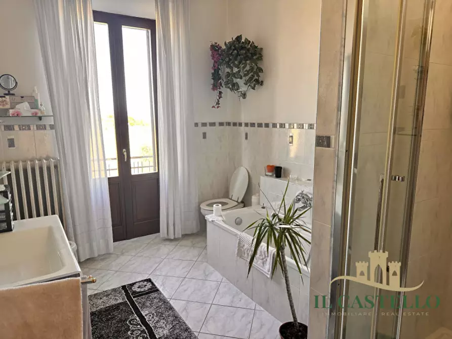 Immagine 12 di Casa indipendente in vendita  a Castiglione Del Lago