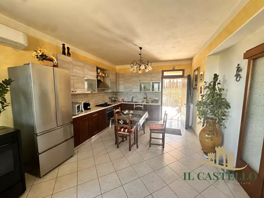 Immagine 14 di Casa indipendente in vendita  a Castiglione Del Lago