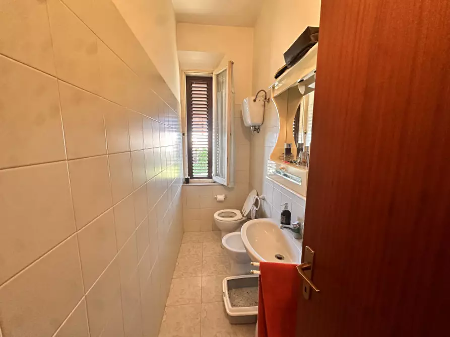 Immagine 14 di Casa indipendente in vendita  a Castiglione Del Lago