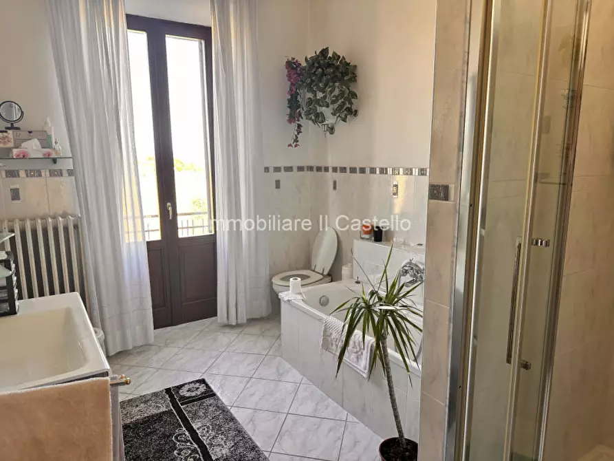 Immagine 15 di Casa indipendente in vendita  a Castiglione Del Lago