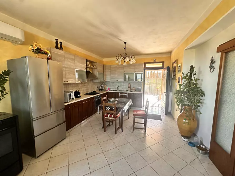 Immagine 17 di Casa indipendente in vendita  a Castiglione Del Lago