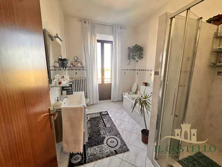 Immagine 19 di Casa indipendente in vendita  a Castiglione Del Lago