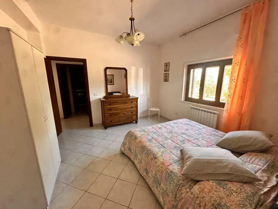 Immagine 19 di Casa indipendente in vendita  a Castiglione Del Lago