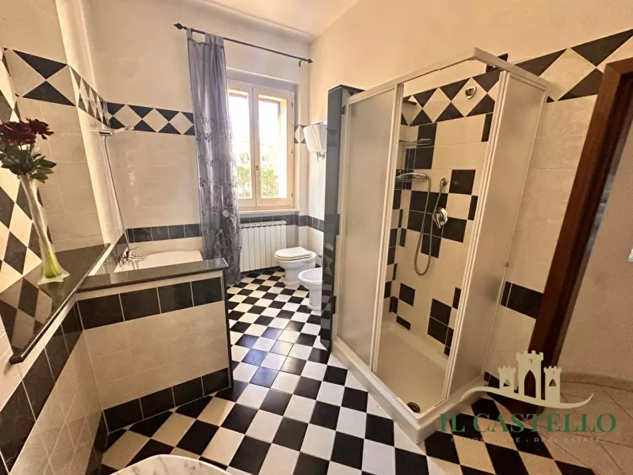 Immagine 22 di Casa indipendente in vendita  a Castiglione Del Lago