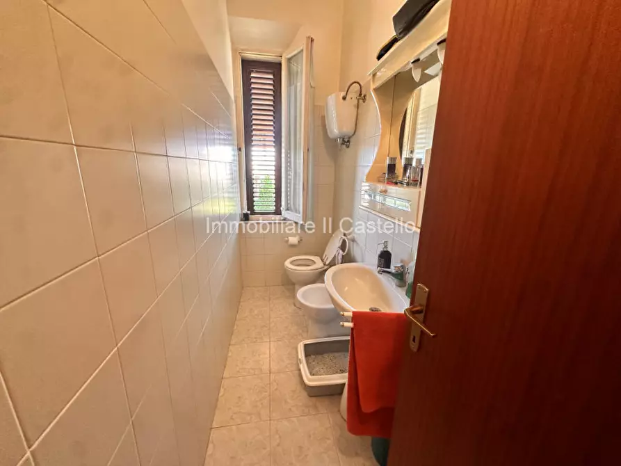 Immagine 21 di Casa indipendente in vendita  a Castiglione Del Lago