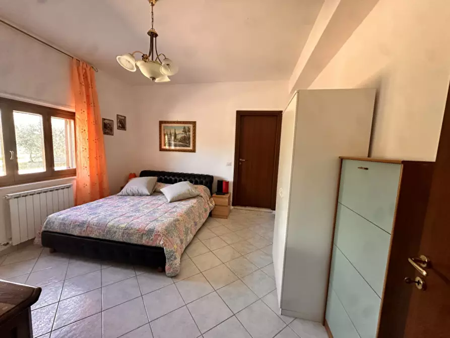 Immagine 22 di Casa indipendente in vendita  a Castiglione Del Lago