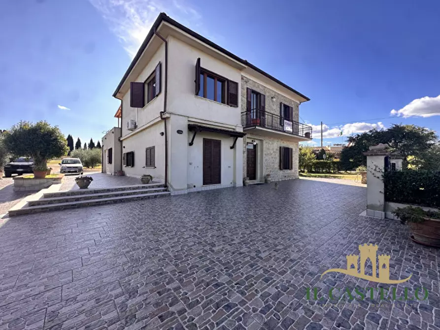 Immagine 27 di Casa indipendente in vendita  a Castiglione Del Lago