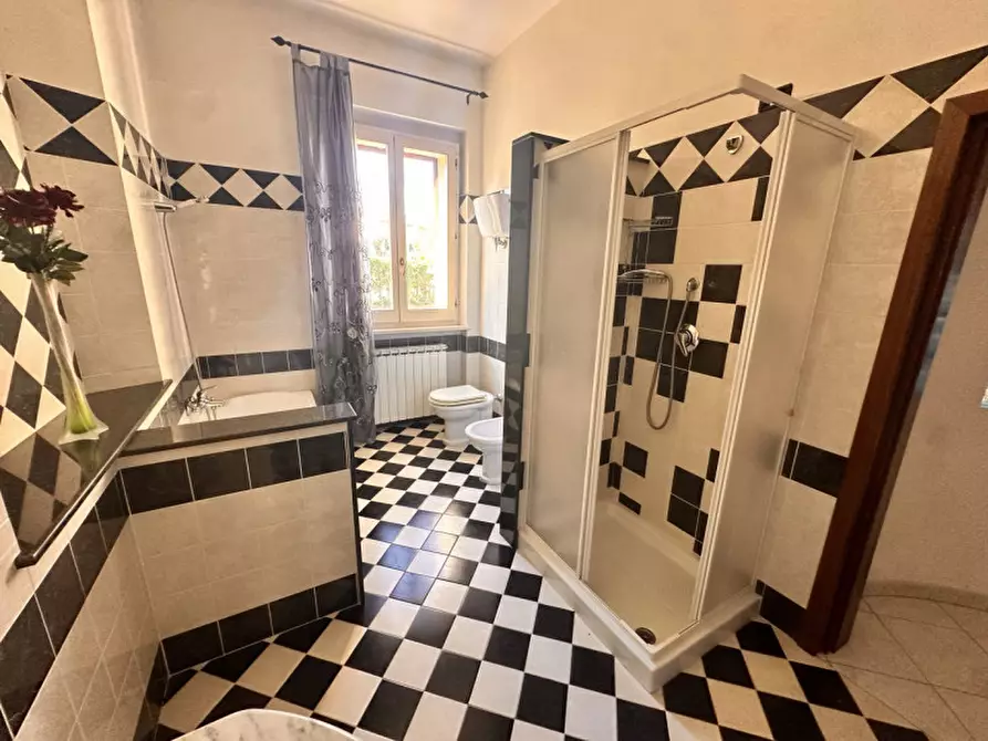 Immagine 26 di Casa indipendente in vendita  a Castiglione Del Lago