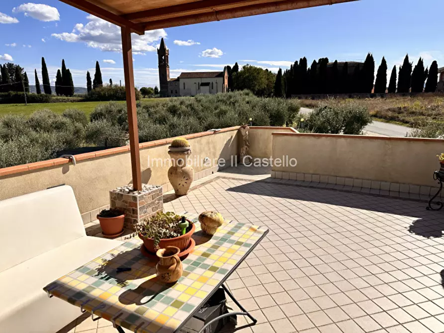 Immagine 27 di Casa indipendente in vendita  a Castiglione Del Lago