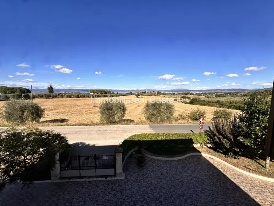 Immagine 30 di Casa indipendente in vendita  a Castiglione Del Lago