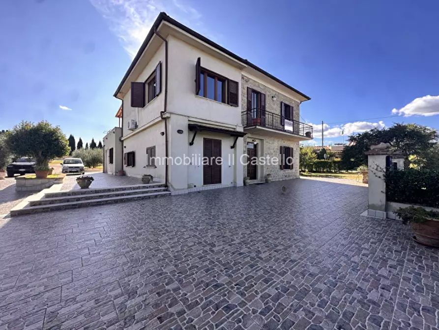 Immagine 32 di Casa indipendente in vendita  a Castiglione Del Lago