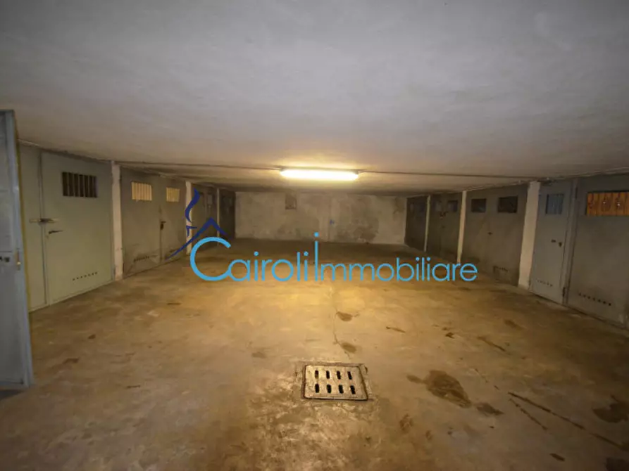 Immagine 5 di Garage in vendita  a Pavia